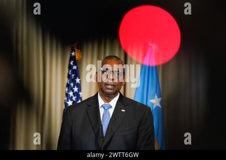 Ramstein Miesenbach, Germania. 19 marzo 2024. Lloyd Austin, Segretario alla difesa degli Stati Uniti, parla alla conferenza stampa finale dopo la riunione del gruppo di contatto ucraino guidato dagli Stati Uniti presso la base aerea di Ramstein. Numerosi ministri della difesa e alti ufficiali militari discutono ancora una volta di un ulteriore sostegno all'Ucraina nella guerra contro la Russia martedì. Credito: Uwe Anspach/dpa/Alamy Live News Foto Stock