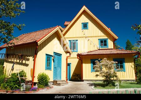 VIMMERBY, SVEZIA - 14 giugno 2023: Parco a tema Astrid Lindgren's World, Pippi Longstocking's House Villa Villekulla. Foto Stock