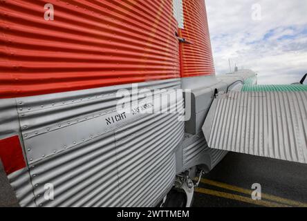 Flugplatz Duebendorf mit Rundflug , Schweiz, Ju52/3m g4e Junkers, tante Ju-Air, Achiv - DATA DI REGISTRAZIONE NON INDICATA, Symbolbild für Luftfahrt, Ausschnitt vom Seitenruder, Kennzeichen HB-HOP, Ehemalige A-703 der Schweizer Luftwaffe, fliegen, Passagiere, Reisen, Flugzeug, Luftfahrt, compagnia aerea, Urlaub, Flugverkehr, Verbindung, Oldtimer, Rundflug, originale BMW Motoren, bei Aufnahme noch Flugfaehig, momentan stillgelegt Duebendorf Flugplatz Duebendorf Kanton Zuerich Schweiz *** campo d'aviazione di Duebendorf con volo turistico, Svizzera, Ju52 3m g4e Junkers, tante Ju, Ju Air, Achiv DATA RECORD NON DICHIARATA Foto Stock