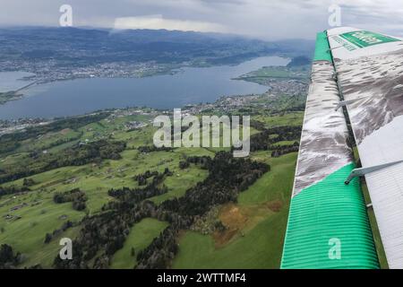 Flugplatz Duebendorf mit Rundflug , Schweiz, Ju52/3m g4e Junkers, tante Ju-Air, Achiv - DATA DI REGISTRAZIONE NON INDICATA, Symbolbild für Luftfahrt, Kennzeichen HB-HOP, Ehemalige A-703 der Schweizer Luftwaffe, fliegen, Zuerichersee, Passagiere, Reisen, Flugzeug, Luftfahrt, compagnia aerea, Urlaub, Flugverkehr, Verbindung, Oldtimer, Rundflug, BMW Motoren originale, bei Aufnahme noch Flugfaehig, momentan stillgelegt Duebendorf Flugplatz Duebendorf Kanton Zuerich Schweiz *** campo di aviazione di Duebendorf con volo turistico, Svizzera, Ju52 3m g4e Junkers, tante Ju, Ju Air, Achiv DATA RECORD NON DICHIARATA, foto simbolica Foto Stock