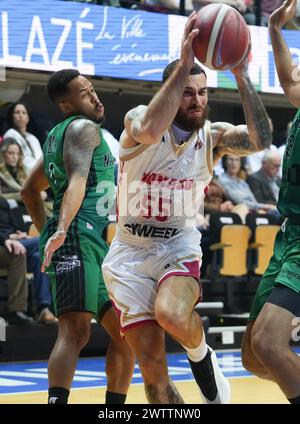 Mike James DI AS Monaco di Justin Bibbins di Nanterre 92 durante la Coppa di Francia, Top 8 Arena Loire, quarto di finale di basket tra AS Monaco e Nanterre 92 il 16 marzo 2024 all'Arena Loire di Trélazé vicino Angers, Francia - foto Laurent Lairys / DPPI Foto Stock