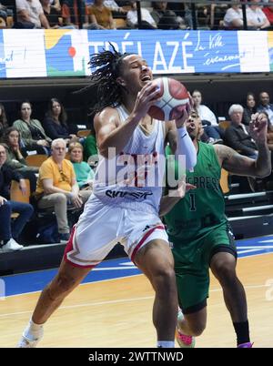 Matthew Strazel DI AS Monaco e Justin Bibbins di Nanterre 92 durante la Coppa di Francia, Top 8 Arena Loire, quarto di finale di basket tra AS Monaco e Nanterre 92 il 16 marzo 2024 all'Arena Loire di Trélazé vicino Angers, Francia - foto Laurent Lairys / DPPI Foto Stock