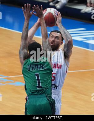 Mike James DI AS Monaco e Justin Bibbins di Nanterre 92 durante la Coppa di Francia, Top 8 Arena Loire, quarto di finale di basket tra AS Monaco e Nanterre 92 il 16 marzo 2024 all'Arena Loire di Trélazé vicino Angers, Francia - foto Laurent Lairys / DPPI Foto Stock