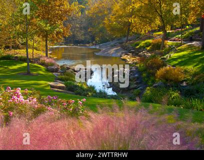 Falls Park sul fiume Reedy nel centro di Greenville, South Carolina Foto Stock