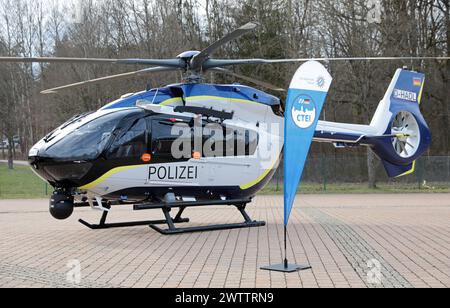 Ein Helikopter der Bayerischen Polizei vom Typ Airbus H145 D3 mit der Kennung D-HADL. Die neuen Helikopter sind mit zahlreicher Zusatzausrüstung ausgestattet. Länderübergreifende Großübung der Spezialeinheiten Counter Terrorism Exercice CTE 2024. Sulzbach-Rosenberg Bayern Deutschland *** un elicottero Airbus H145 D3 della polizia bavarese con registrazione D HADL i nuovi elicotteri sono equipaggiati con un'ampia gamma di attrezzature supplementari grande esercizio internazionale delle unità speciali antiterrorismo Exercice CTE 2024 Sulzbach Rosenberg Baviera Germania Foto Stock