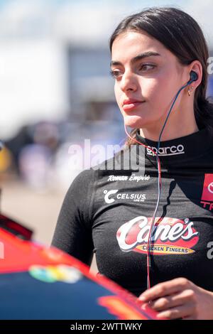 Toni Breidinger sale in pista per la General Tire 150 ad Avondale, AZ, USA. Foto Stock