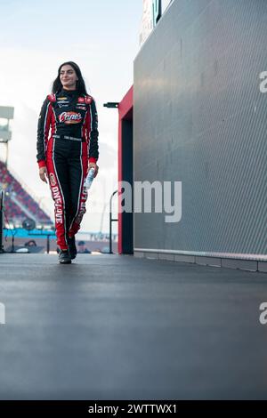 Toni Breidinger sale in pista per la General Tire 150 ad Avondale, AZ, USA. Foto Stock