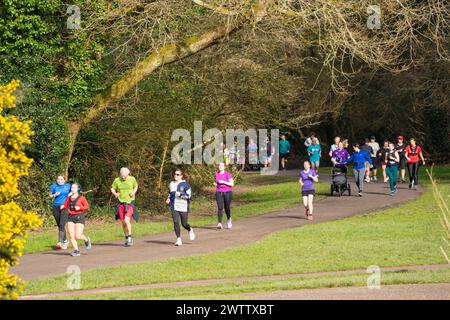 Il Parkrun di Southampton Common si svolge ogni sabato mattina Foto Stock