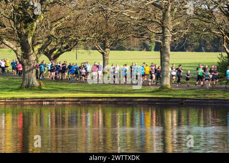 Il Parkrun di Southampton Common si svolge ogni sabato mattina Foto Stock