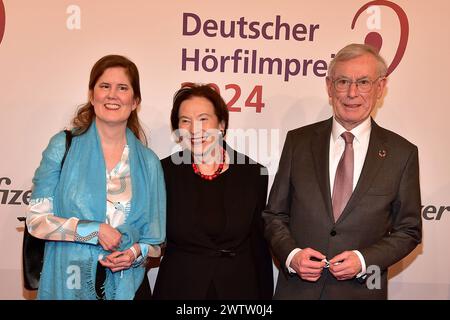 22. HörfilmPreis 2024 EINE MILLION MINUTEN Eva Luise Köhler, DR. ULRIKE KRISTINA Köhler, Horst Köhler, 22 anni. Deutscher Hörfilmpreis 2024 in der Hauptstadtrepräsentanz der Deutschen Telekom a Berlino, AM 19.03.2024 *** 22 HörfilmPreis 2024 EINE MILLION MINUTEN Eva Luise Köhler, DR ULRIKE KRISTINA Köhler, Horst Köhler, 22 German audio Film Award 2024 presso l'ufficio di rappresentanza della Deutsche Telekom a Berlino, il 19 03 2024 Photopress Mueller Foto Stock