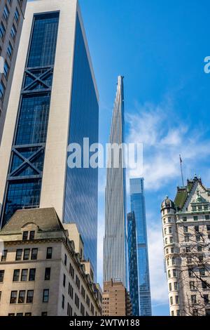Steinway Tower vista dalla Fifth Avenue alla 58th Street, New York City, USA 2024 Foto Stock