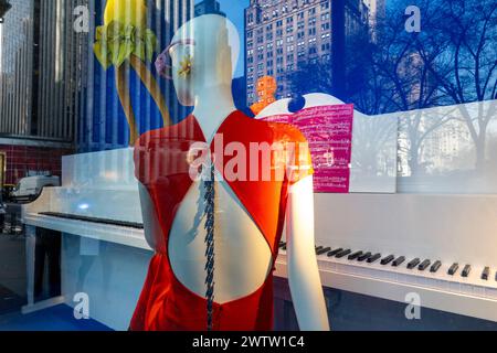 Bergdorf Goodman Window display, 2024, New York City, USA Foto Stock