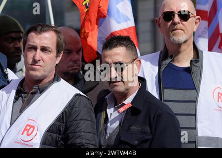 Plusieurs milliers de grèvistes de la fonction publique ont défilé dans Paris pour demander des augmentations et Plus de moyens pour les institutions Foto Stock