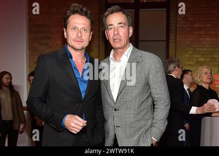 22. HörfilmPreis 2024 EINE MILLION MINUTEN Roman Knitzka, Jan Sosniok 22. Deutscher Hörfilmpreis 2024 in der Hauptstadtrepräsentanz der Deutschen Telekom a Berlino, AM 19.03.2024 *** 22 HörfilmPreis 2024 EINE MILLION MINUTEN Roman Knitzka, Jan Sosniok 22 German audio Film Award 2024 presso l'ufficio di rappresentanza della Deutsche Telekom a Berlino, il 19 03 2024 Photopress Mueller Foto Stock