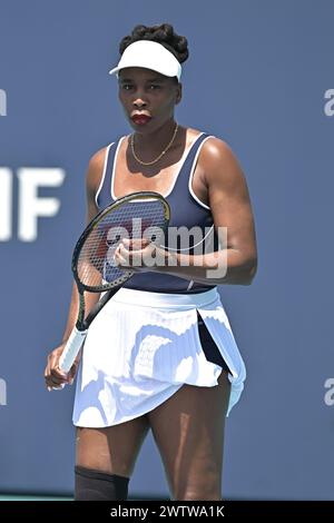 Miami Gardens, Stati Uniti. 19 marzo 2024. MIAMI GARDENS, FL - 19 MARZO: Venus Williams gioca nella prima partita al Miami Open all'Hard Rock Stadium, a Miami Gardens, FL (foto di Michele Eve Sandberg/Sipa USA) credito: SIPA USA/Alamy Live News Foto Stock