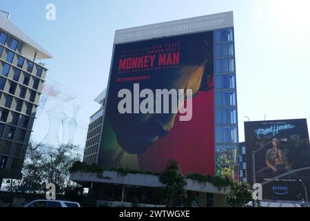 Los Angeles, California, USA 19 marzo 2024 Jordan Peele Monkey Man Dev Patel Billboard su Sunset Blvd il 19 marzo 2024 a Los Angeles, California, USA. Foto di Barry King/Alamy Stock Photo Foto Stock