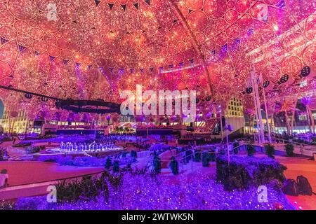 DUBAI, Emirati Arabi Uniti - 27 OTTOBRE 2021: Cupola di al Wasl Plaza all'Expo 2020 di Dubai, Emirati Arabi Uniti. Foto Stock