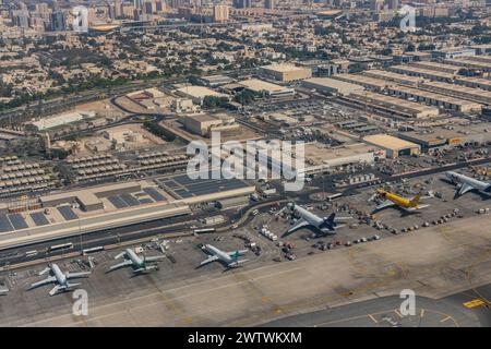 DUBAI, Emirati Arabi Uniti - 1° NOVEMBRE 2021: Vista aerea dell'aeroporto internazionale di Dubai a Dubai, Emirati Arabi Uniti. Foto Stock