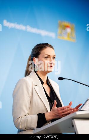 Monaco, Germania. 19 marzo 2024. Judith Gerlach (CSU), ministro della salute della Baviera, parla alla conferenza stampa nel Prinz-Carl-Palais dopo una riunione del gabinetto nella Cancelleria di Stato bavarese il 19 marzo 2024. Crediti: Matthias Balk/dpa/Alamy Live News Foto Stock