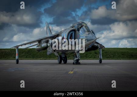 Hawker siddeley Harrier seduto orgoglioso alla RAF Wittering durante un servizio fotografico di rievocazione. Foto Stock