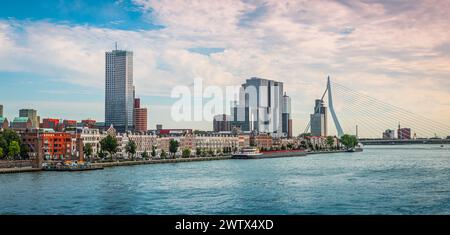 Skyline della città al porto di Rotterdam, Paesi Bassi. Foto Stock