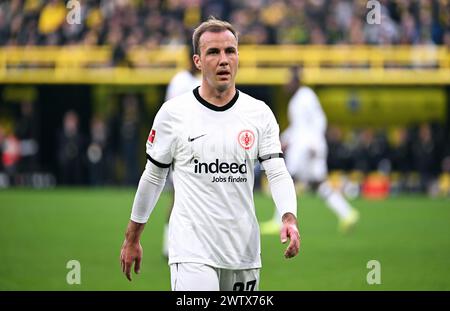 Bundesliga, segnale Iduna Park Dortmund: Borussia Dortmund vs Eintracht Francoforte; Mario Götze (SGE) Foto Stock