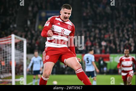 2) Bundesliga, Merkur Spiele Arena Düsseldorf, fortuna Düsseldorf vs Hamburger SV; Christos Tzolis (F95) festeggia dopo aver segnato Foto Stock