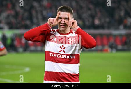 2) Bundesliga, Merkur Spiele Arena Düsseldorf, fortuna Düsseldorf vs Hamburger SV; Christos Tzolis (F95) festeggia dopo aver segnato Foto Stock