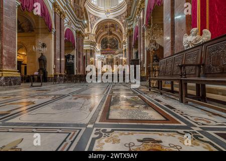 Gli interni della Cattedrale metropolitana di San Paolo, centro storico di Mdina, Malta Foto Stock