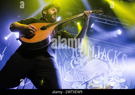 Adam Kenny dei Rumjacks che si esibiscono al Gagarin 205 Live Music Space, Atene / Grecia, marzo 2024 Foto Stock