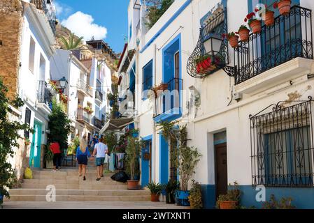 Corsia crescente nella città vecchia di Alicante Foto Stock