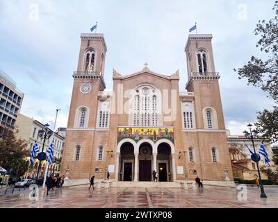 La Cattedrale metropolitana dell'Annunciazione, popolarmente conosciuta come Metropolis o Mitropoli, è la chiesa cattedrale dell'Arcivescovado di Atene e di tutta la Grecia. Foto Stock