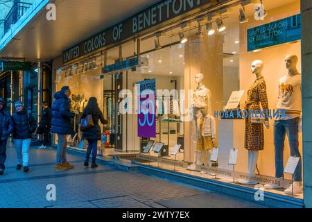 Vetrina sulla via dello shopping Vitosha .Sofia.Bulgaria.Europe. Foto Stock