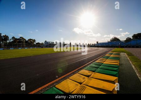 Melbourne, Australia. 20 marzo 2024. I preparativi in pista terminano davanti al Gran Premio di F1 d'Australia sul circuito Albert Park Grand Prix di Melbourne. (Foto di George Hitchens/SOPA Images/Sipa USA) credito: SIPA USA/Alamy Live News Foto Stock