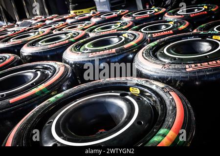 Melbourne, Victoria, Australia. 20 marzo 2024. Pneumatici in pitlane prima del Gran Premio d'Australia 2024 all'Albert Park di Melbourne, Australia (Credit Image: © Chris Putnam/ZUMA Press Wire) SOLO PER USO EDITORIALE! Non per USO commerciale! Foto Stock