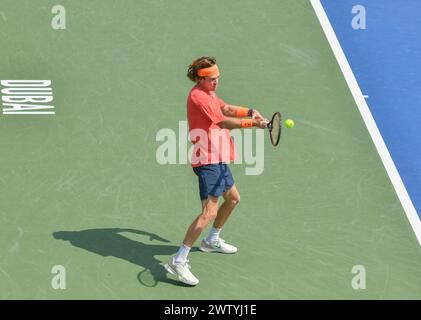 Dubai, 29 febbraio 2024 - foto del russo Andrey Rublev che si pratica prima della partita più tardi quel giorno. Dubai Duty Free Tennis Championships 2024, Foto Stock