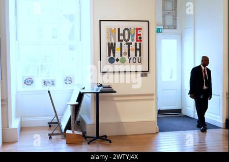 Londra, Regno Unito. 20 marzo 2024. Preparativi per l'apertura della London Original Print Fair presso Somerset House con edizioni rare e invisibili di Picasso, Miro, Twombly, Rego e altri. Crediti: Phil Robinson/Alamy Live News Foto Stock