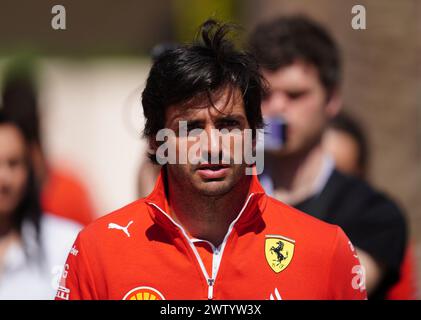 Foto del file del 01-03-2024 di Carlos Sainz Jr, che dovrebbe tornare in griglia per il Gran Premio d'Australia di questo fine settimana, con l'adolescente inglese Ollie Bearman che è sceso dopo il suo avvincente debutto in Formula 1 in Arabia Saudita. Data di pubblicazione: Mercoledì 20 marzo 2024. Foto Stock