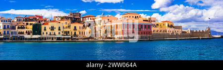 Bella Grecia e i migliori luoghi panoramici - panorama della pittoresca città vecchia di Chania. Isola di Creta Foto Stock