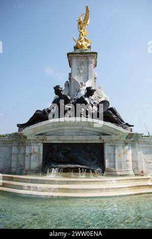 Le viste di Londra includono: Big Ben, London Eye, Houses of Parliament, St Pauls Cathedral, colonna di Nelsons, lo Shard, Foto Stock