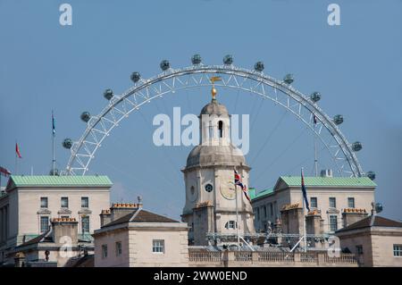 Le viste di Londra includono: Big Ben, London Eye, Houses of Parliament, St Pauls Cathedral, colonna di Nelsons, lo Shard, Foto Stock