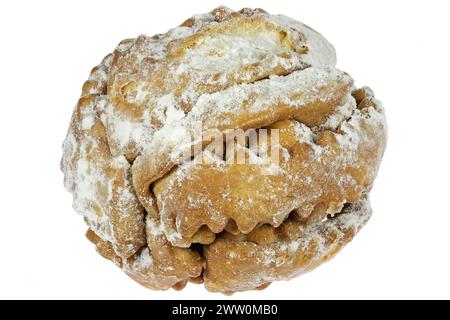 Rothenburger Schneeball (pasticceria da palla di neve dalla città tedesca di Rothenburg) isolato su sfondo bianco Foto Stock