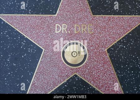 Hollywood, California, USA 20 marzo 2024 rapper/produttore Dr. Dre Hollywood Walk of Fame Star su Hollywood Blvd il 20 marzo 2024 a Hollywood, California, USA. La cerimonia del Dr. Dre è stata il 19 marzo 2024 con Eminem, Snoop Dogg e 50 Cent ed è situata di fronte al Jimmy Kimmel Live su Hollywood Blvd. Foto di Barry King/Alamy Stock Photo Foto Stock