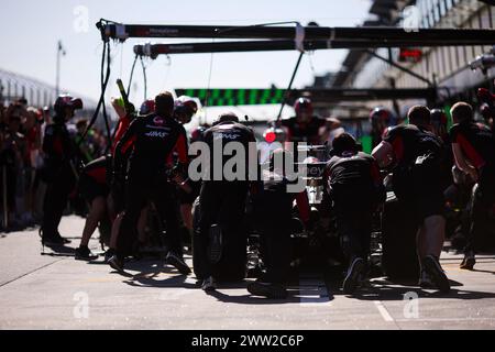 Melbourne, Australie. 21 marzo 2024. Haas F1 Team Pit si ferma durante la Formula 1 Rolex Australian Grand Prix 2024, 3° round del Campionato del mondo di Formula 1 2024 dal 22 al 24 marzo 2024 sull'Albert Park Circuit di Melbourne, Australia - Photo Eric Alonso/DPPI Credit: DPPI Media/Alamy Live News Foto Stock