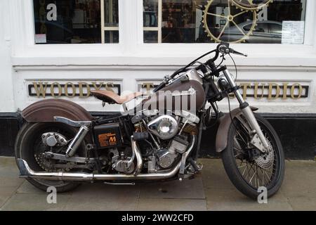 High Wycombe, Regno Unito. 20 marzo 2024. Una vecchia moto Harley-Davidson a High Wycombe, nel Buckinghamshire. Crediti: Maureen McLean/Alamy Foto Stock