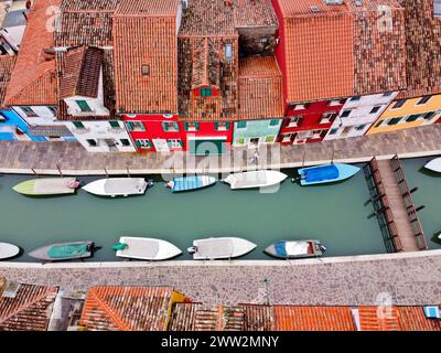 Vista aerea delle case colorate di Burano, Italia. Foto Stock