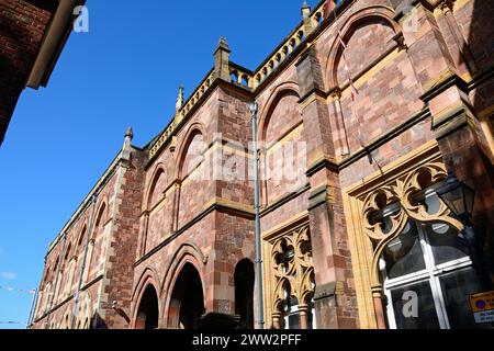 Parte del Royal Albert Memorial Museum e della Galleria d'Arte lungo Queen Street nel centro della città, Exeter, Devon, Regno Unito, Europa. Foto Stock