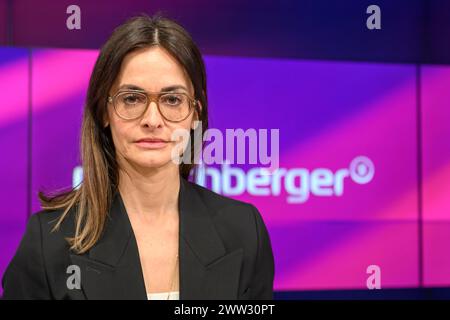 Iris Sayram (ARD-Hauptstadtstudio), zu Gast bei - maischberger, Polittalk, TV, Format, mit Moderatorin - Sandra Maischberger, Das Erste, 20.02. 2024, Foto Stock