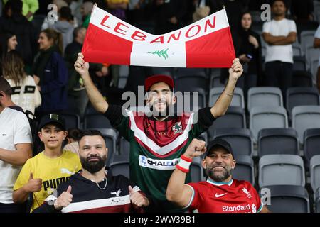 Sydney, Australia. 21 marzo 2024. Tifosi del Libano durante la partita di qualificazione ai Mondiali FIFA 2026 tra Subway Socceroos Australia e Lebanon al CommBank Stadium di Sydney, Australia, il 21 marzo 2024. Foto di Peter Dovgan. Solo per uso editoriale, licenza richiesta per uso commerciale. Non utilizzare in scommesse, giochi o pubblicazioni di singoli club/campionato/giocatori. Crediti: UK Sports Pics Ltd/Alamy Live News Foto Stock