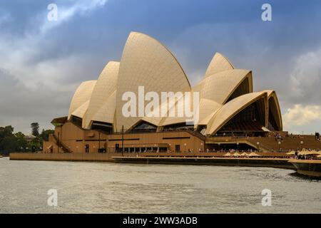 Vista posteriore della Sydney Opera House, porto di Sydney, Australia Foto Stock